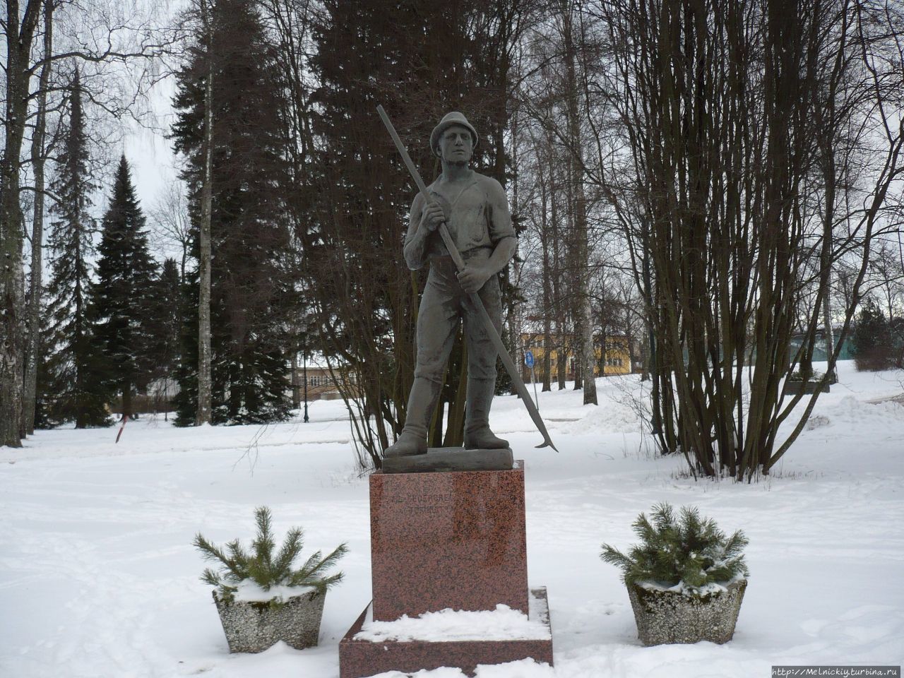 Скульптура «Лесосплавщик» / Sculpture 