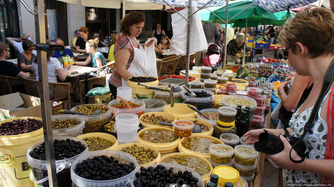 Рынок в Сантаньи (Santanyi) Сантаньи, остров Майорка, Испания