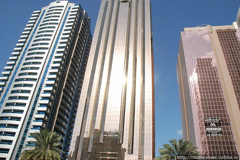 Бизнес центр из окна машины Дубай, ОАЭ