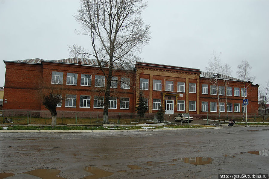 Мемориальная доска на школе №1 Аткарск, Россия