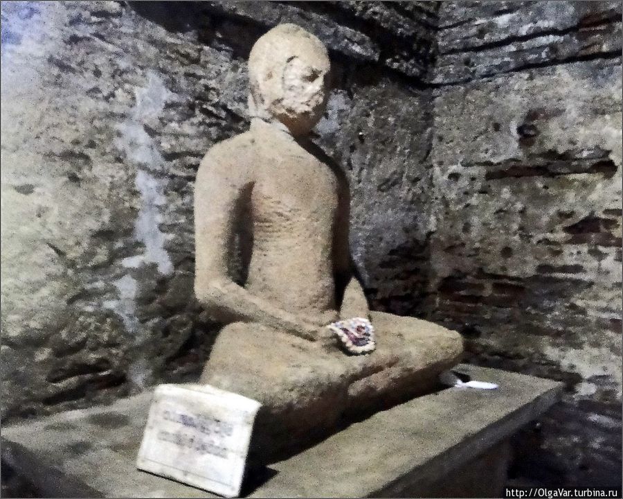 «Поклонюсь твоим древним угрюмым руинам…» Полоннарува, Шри-Ланка
