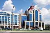 20. Дом Финансов, или Министерство финансов Республики Мордовия (Коммунистическая улица, дом 33, корпус 1) — то, что справа со шпилем.