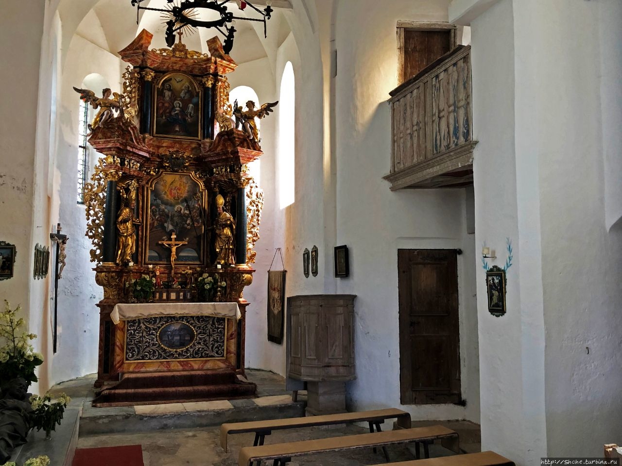 Церковь рода Кевенхюллеров замка Хохостервиц
