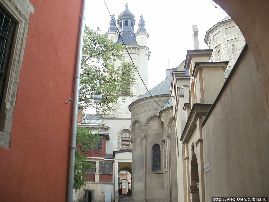 Армяно-григорианская церковь в Галиции в XVI веке заключила унию с Ватиканом, соответственно католизируется. Львов, Украина