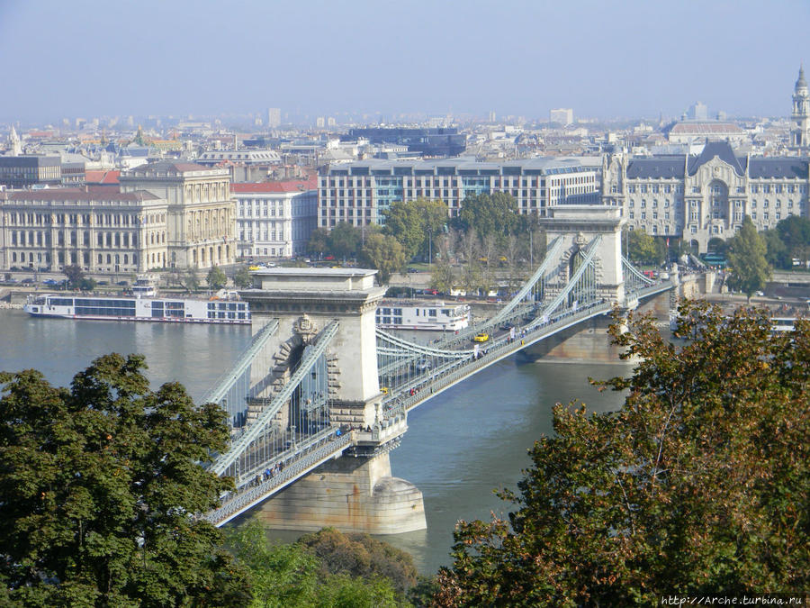 Вид на Цепной мост с Буды Будапешт, Венгрия