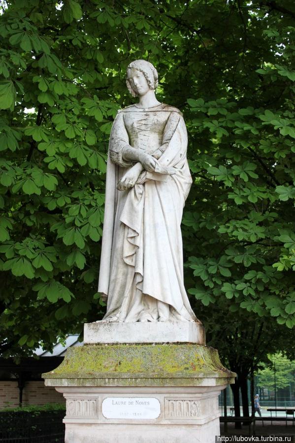 Laure de Noves (Лаура Петрарки.)
1307 — 1348
Возлюбленная великого поэта раннего Возрождения Франческо Петрарки, которую он воспевал во множестве своих стихов.