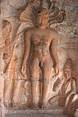 Барельеф пещерных храмов изобилует изображениями индуистских богов