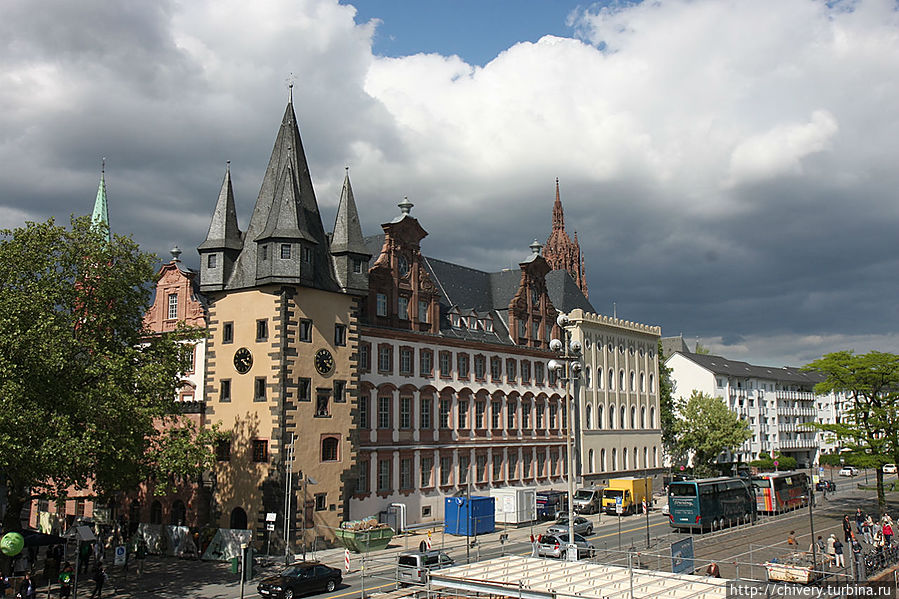 Рентная башня(нем. Saalhof).  Построена в 1456 году. Saalhof самое старое (не реконструированное) здание Франкфурта. Франкфурт-на-Майне, Германия