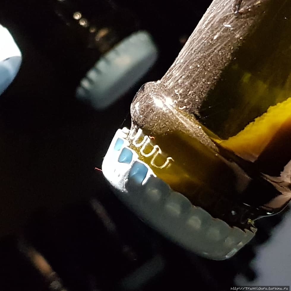 Виден жёлтый осадок у горлышка. Его нужно удалить в результате процесса дегоржажа.