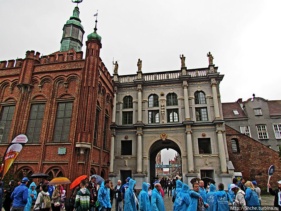 Вход на Королевский Тракт со стороны площади Targ Weglowy. Так попадает в Старый Город абсолютное большенство туристов Гданьск, Польша