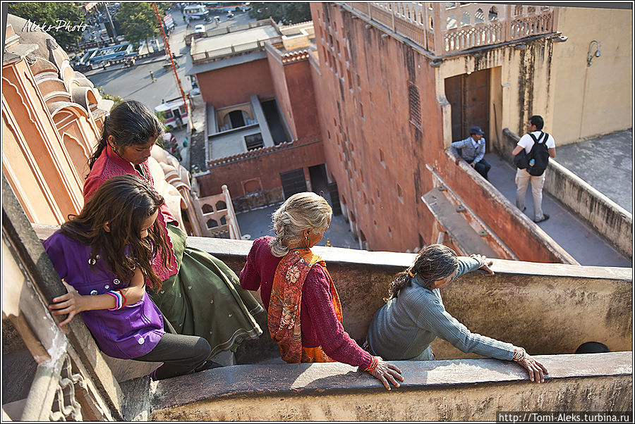 Переходы и мостики — своеобразное развлечение для туристов...
* Джайпур, Индия
