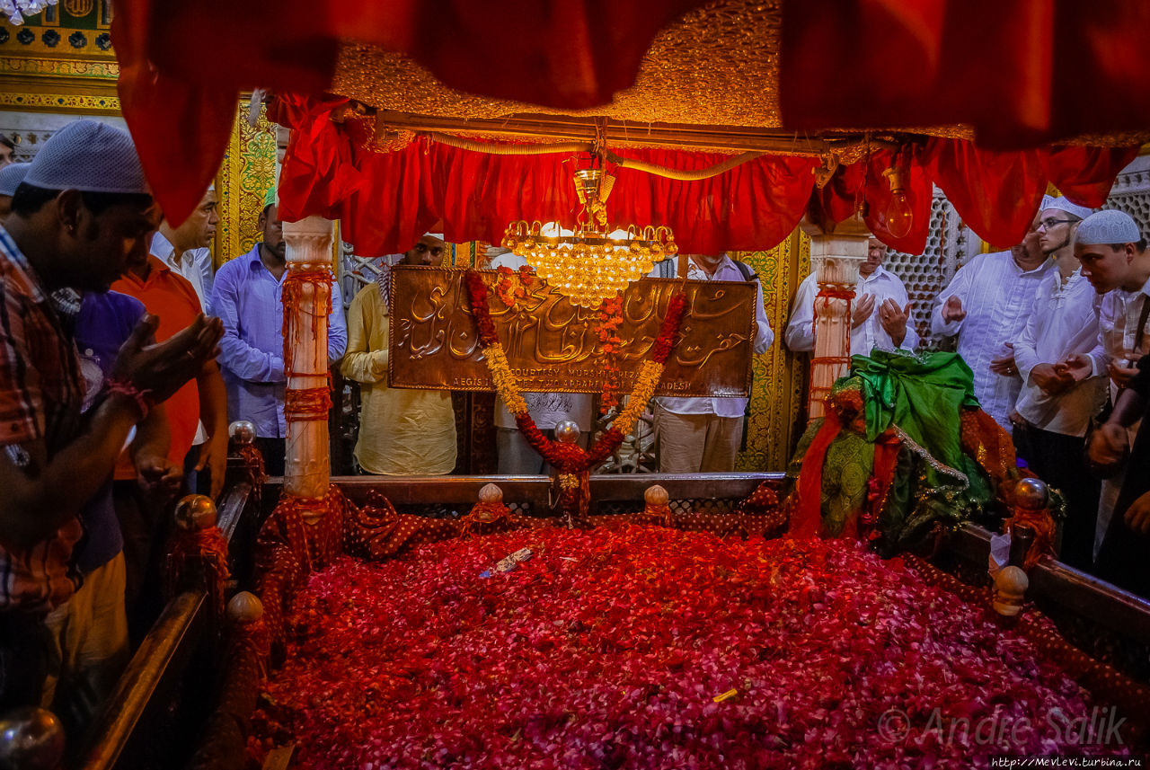 Мавзолей Низамуддина Дели, Индия