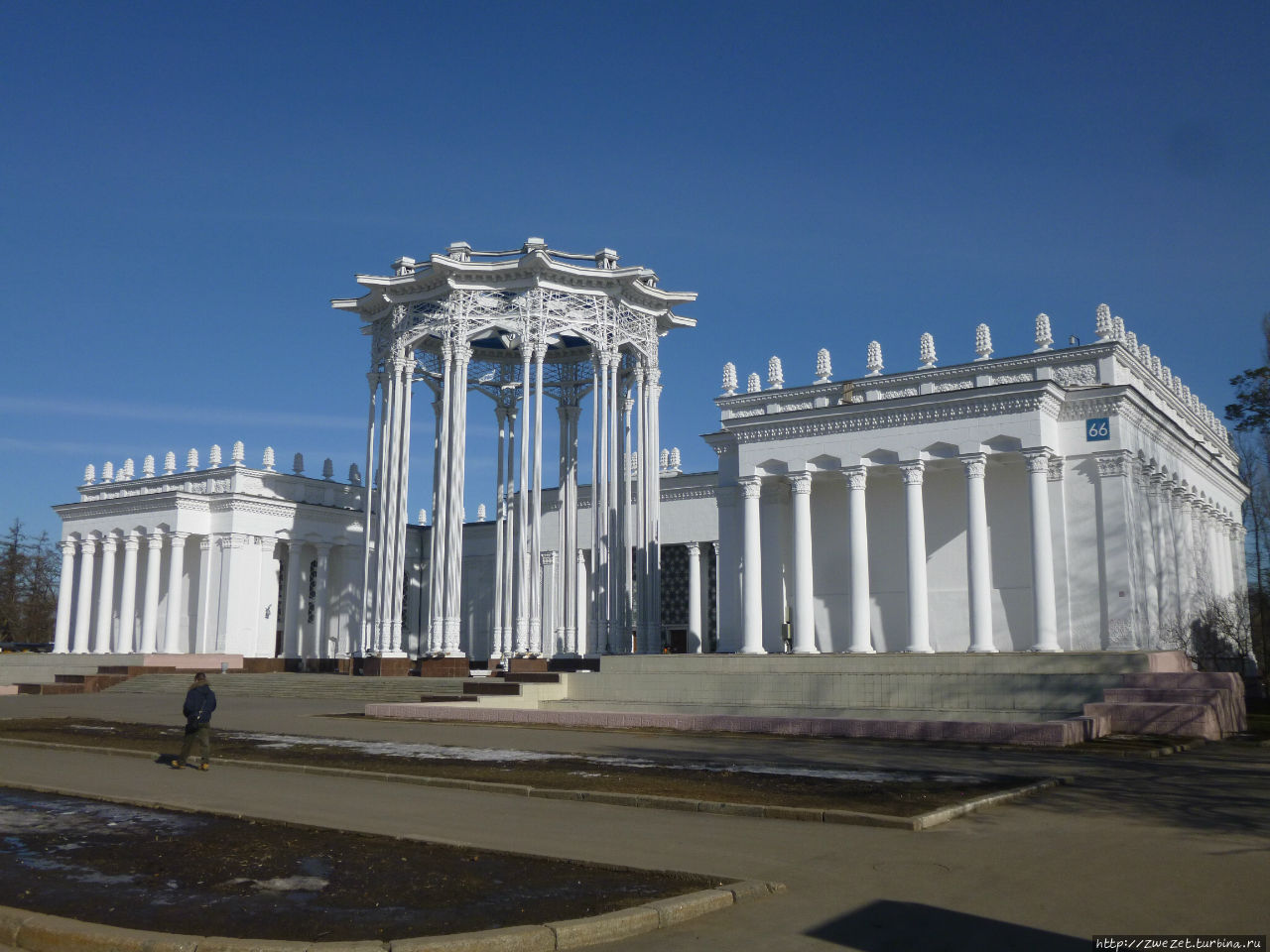 Прогулка вокруг Храма Коммунизма Москва, Россия