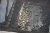 В кабину АНТ через щель накидали монеток
