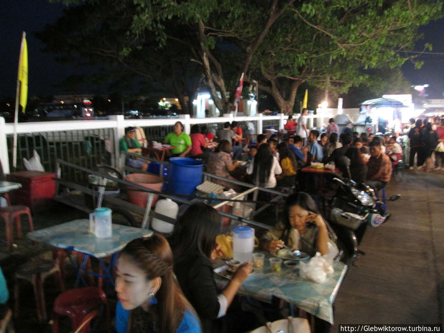 Night Market Мукдахан, Таиланд