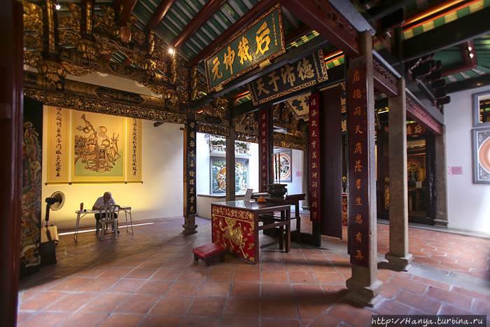 Храм Юэ Хай Цин. Фото из 