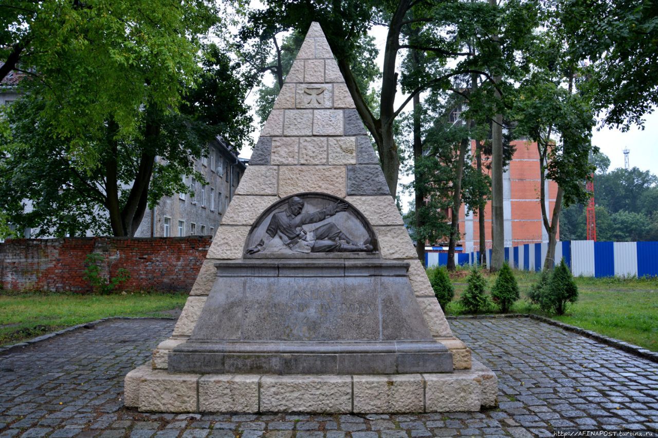 Памятник Умирающий боец Калининград, Россия