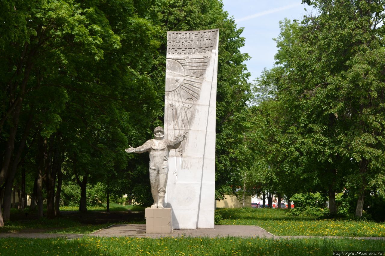 Памятник первым космонавтам / The monument to the first cosmonaut