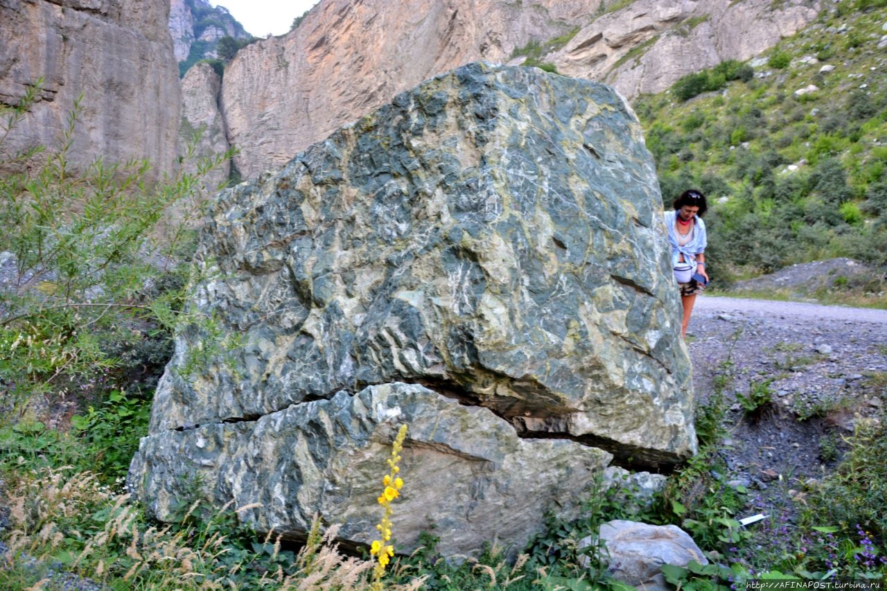 Кармадонское ущелье Кармадон, Россия Кармадонское ущелье Кармадон, Россия