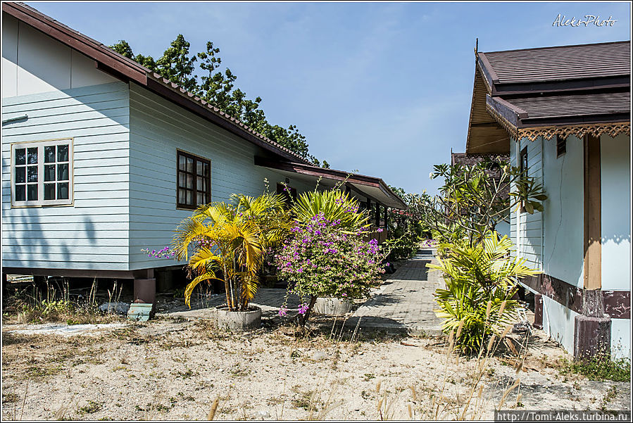 У самого берега располагаются всякие домики — типа наших турбаз...
* Паттайя, Таиланд