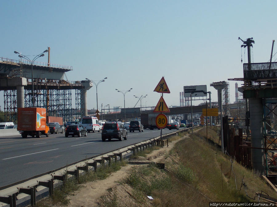 Москва строит дороги.
