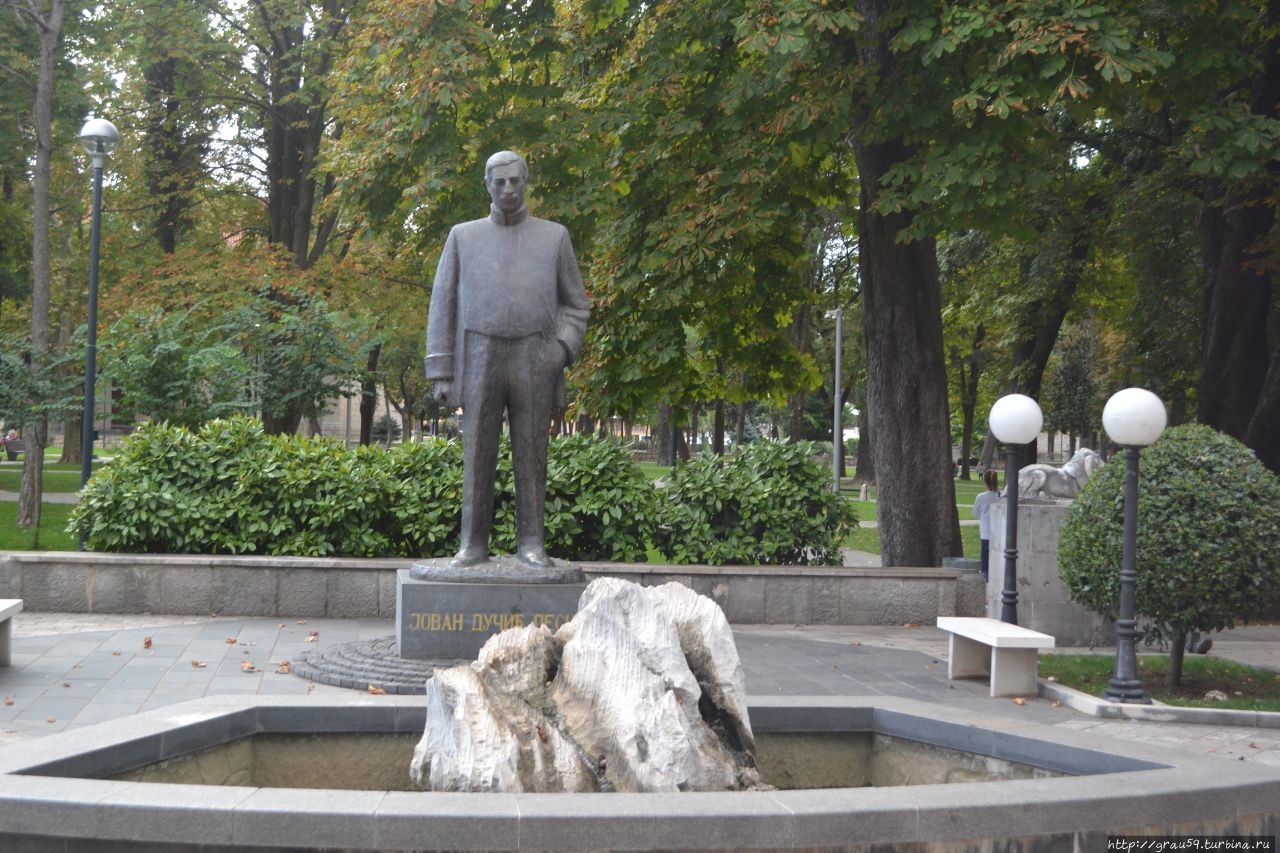 Памятник Йовану Дучичу / Monument To Jovan Ducic