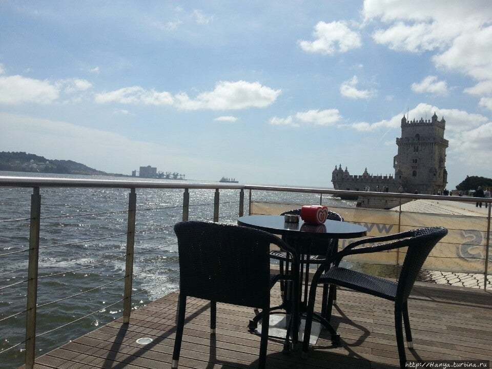 Вид на набережную Принцесс из надводного кафе. Из интернета Лиссабон, Португалия