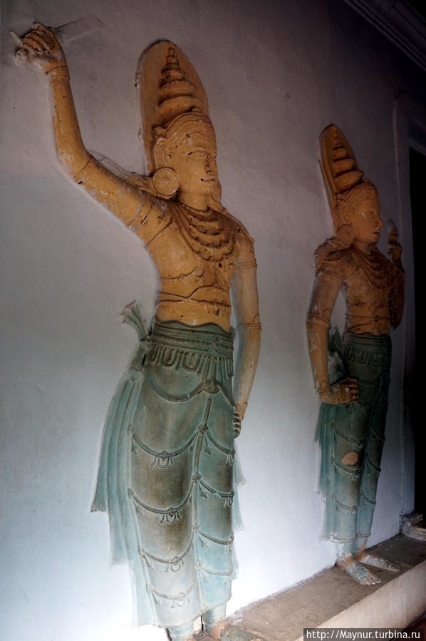 Изображения  на  стенах   верхнего  храма. Курунегала, Шри-Ланка