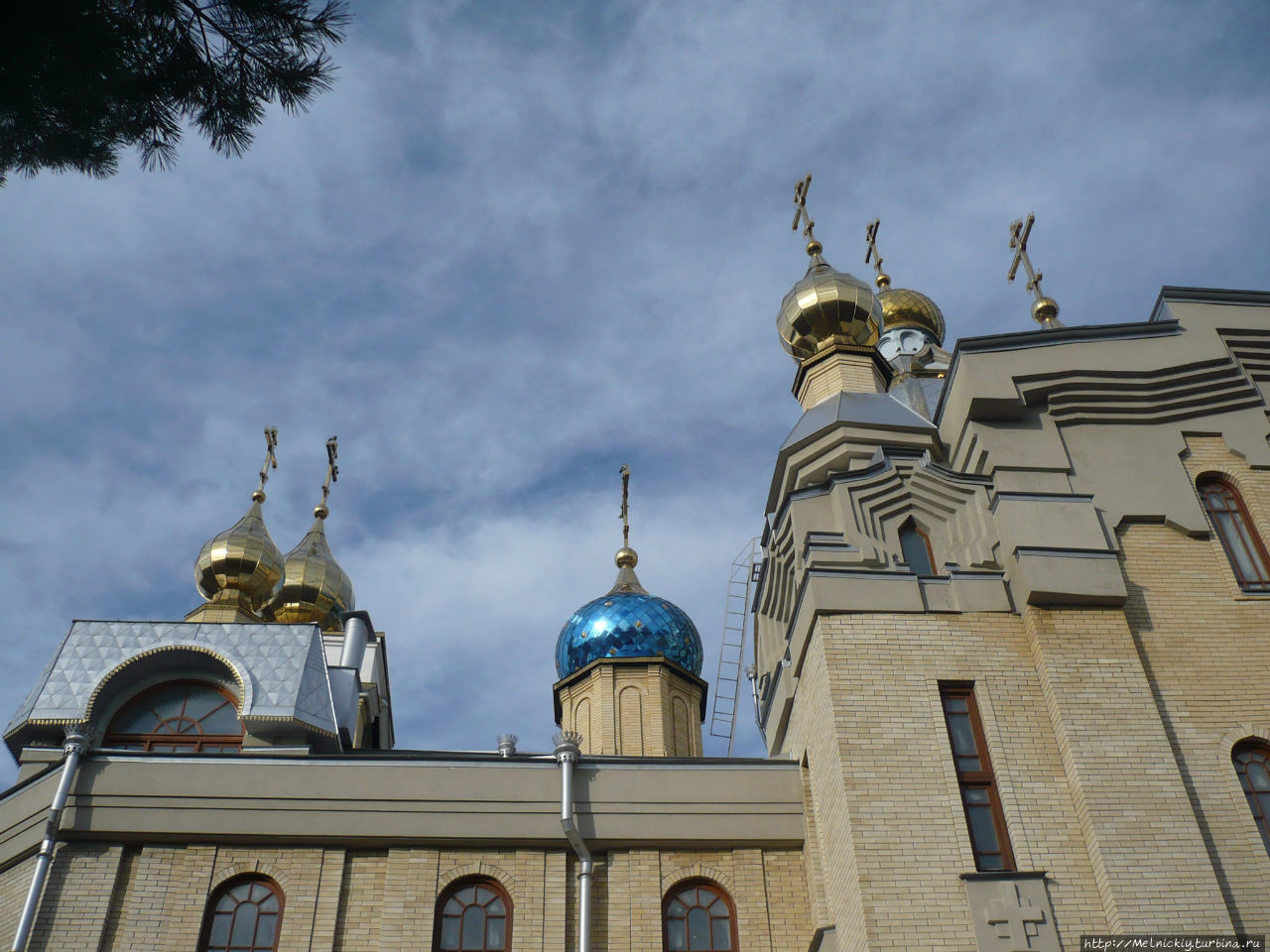 Храм пантелеймона орск. Собор Пантелеймона целителя Ессентуки. Храм Святого Пантелеймона Ставрополь. Пантелеимоновский храм Ставропольского края. Храм Пантелеймона целителя Киров.