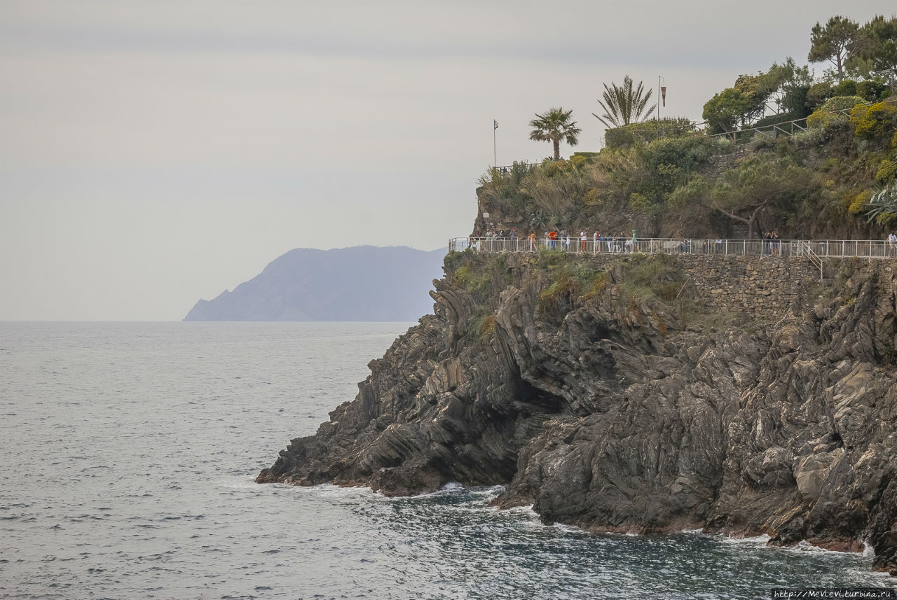 Город на скале Манарола, Италия