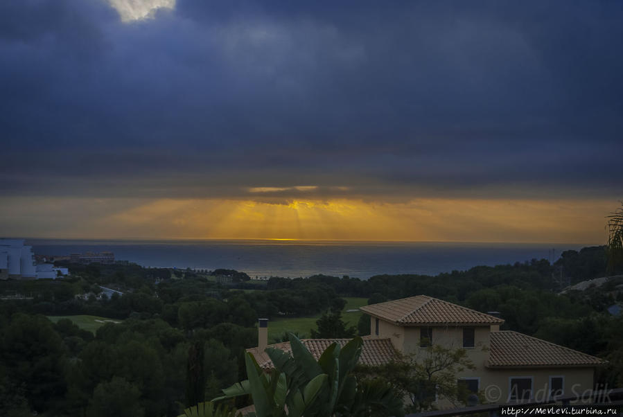 Рассвет над морем Ситжес, Испания