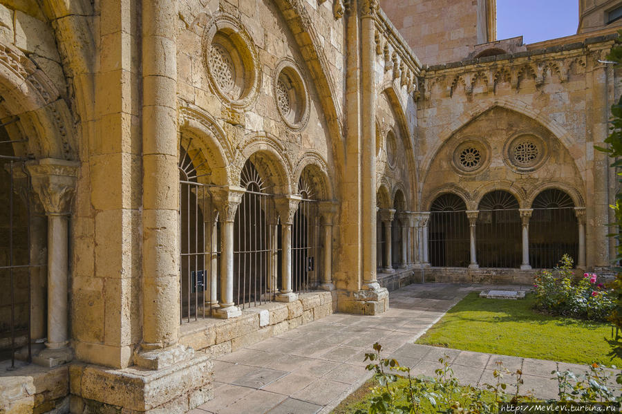 Внутри собора в Таррагоне