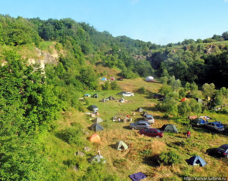 Место для палаток у реки Жашков, Украина