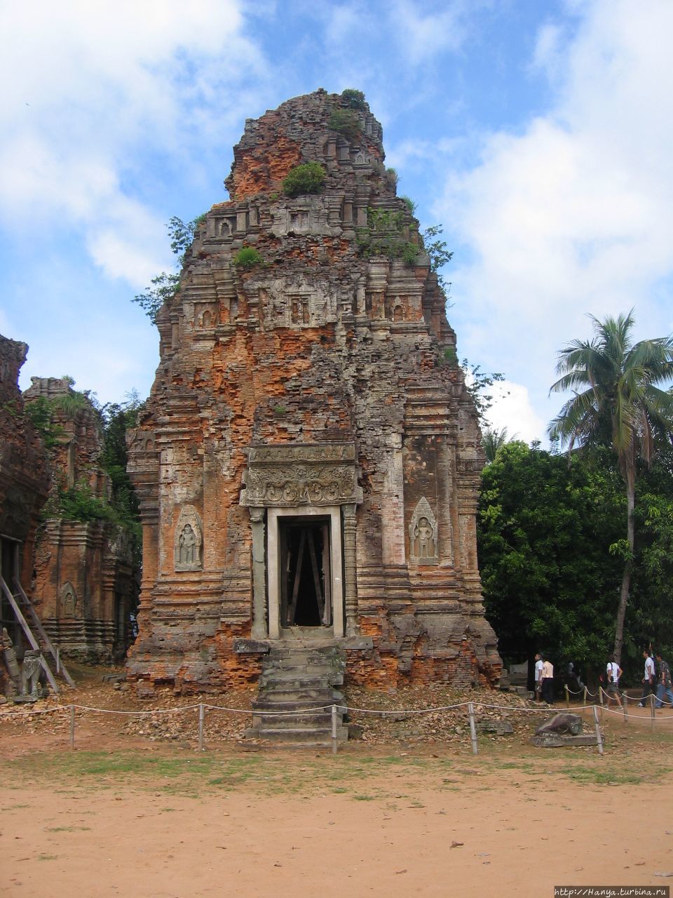 Храм Лолей Ангкор (столица государства кхмеров), Камбоджа