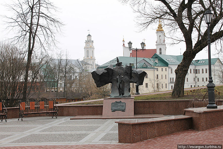 1 мая 1939 года в сквере на улице состоялось открытие памятника Пушкину, простоявшего до 1960-х годов. В 1989 году на улице установлен новый памятник Пушкину (скульптор И. Казак). Витебск, Беларусь