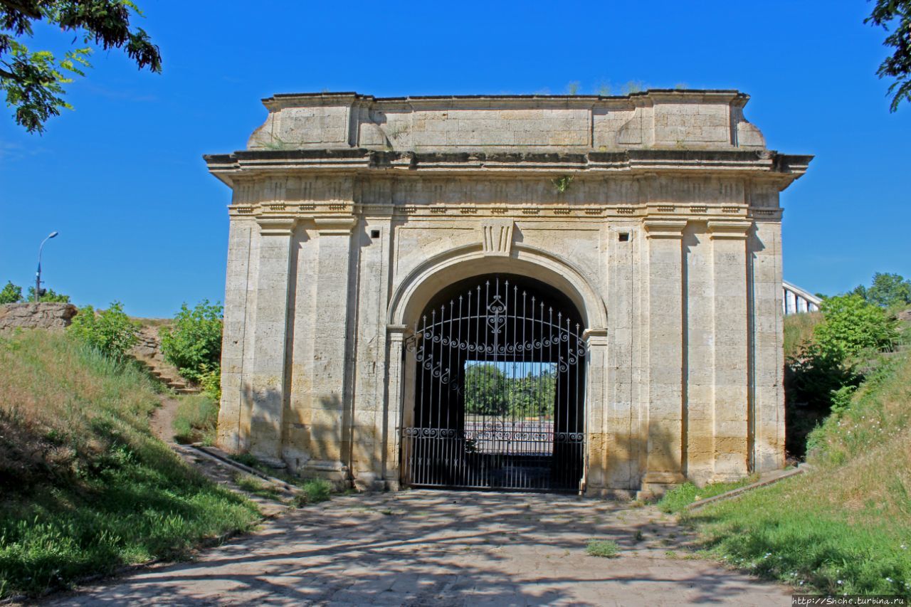 Очаковские ворота Херсонской крепости / Ochakov Gate of Kherson Fortress