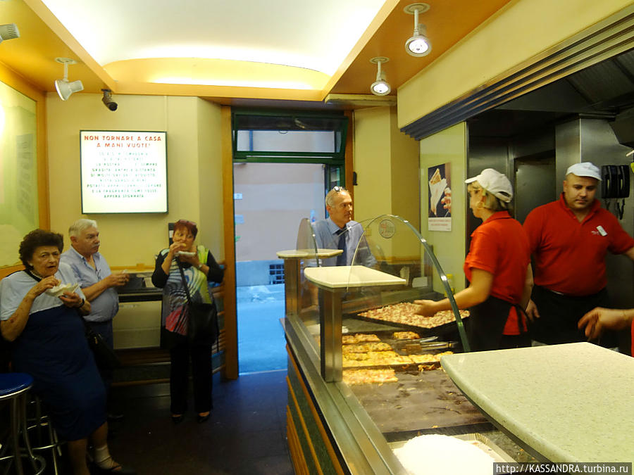 Квадратная пицца Болонья, Италия