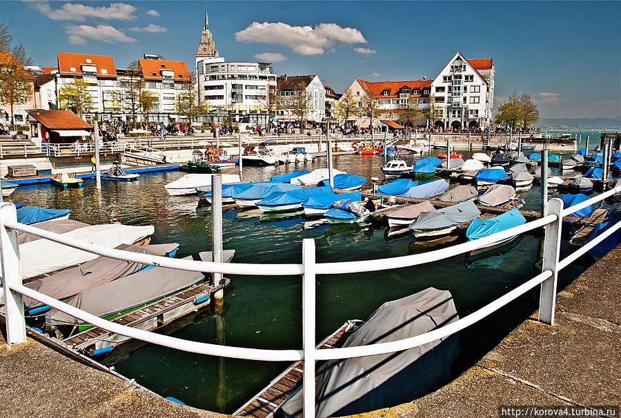 порт для яхт и центр города с земной поверхности Озеро Бодензее, Германия