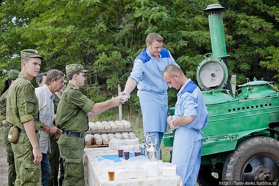 Полевая кухня — голодным не останется никто...
* Воронеж, Россия