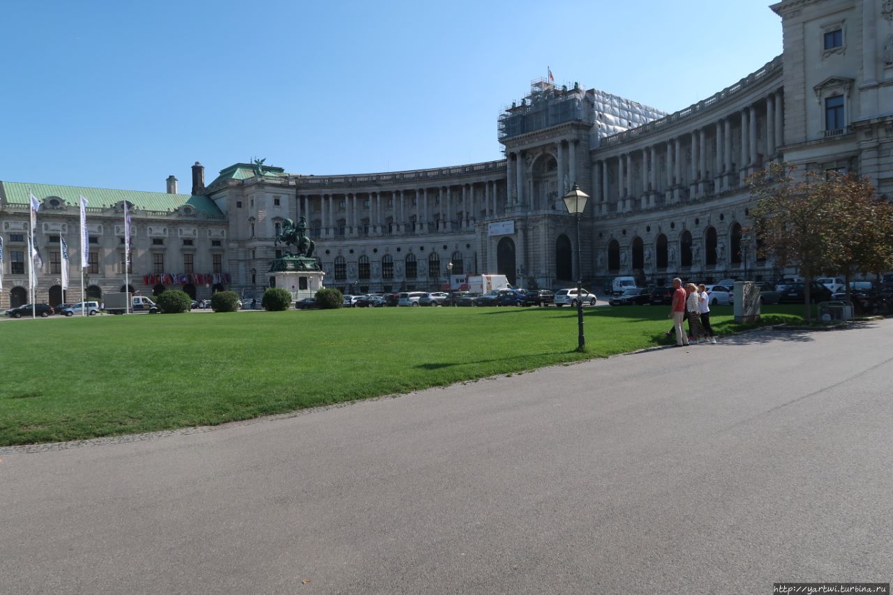 Хофбург — зимняя резиденция австрийских Габсбургов и основное местопребывание императорского двора в Вене. Вена, Австрия
