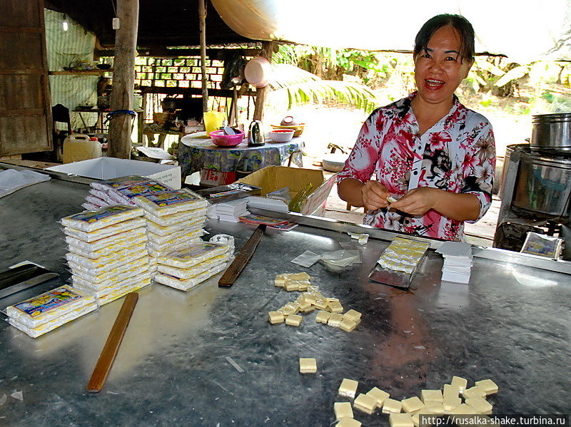 Как делают конфеты из кокоса Лонгсюен, Вьетнам