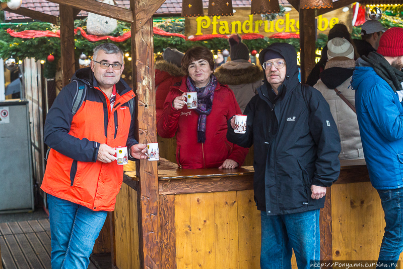 На рождественском рынке с друзьями Штутгарт, Германия