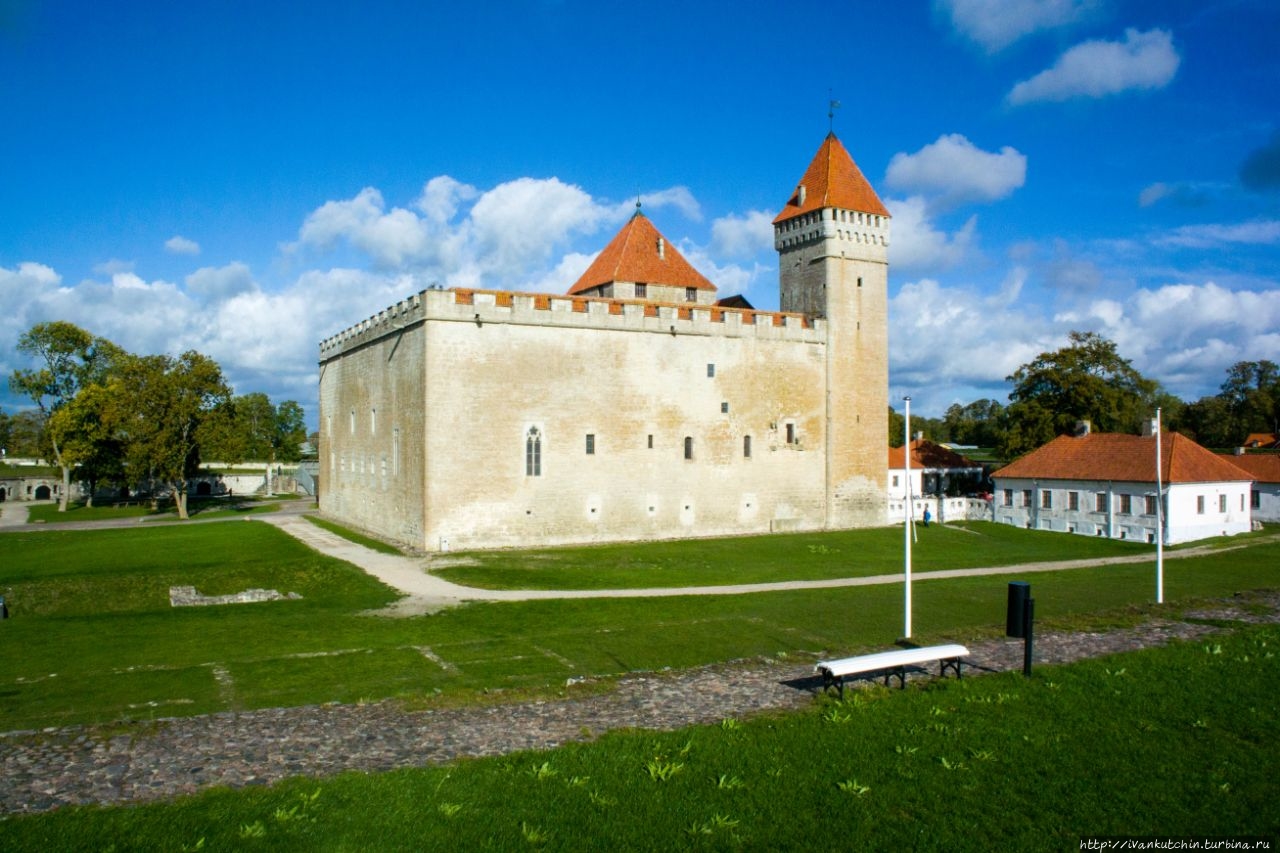 Квадратный замок Курессааре