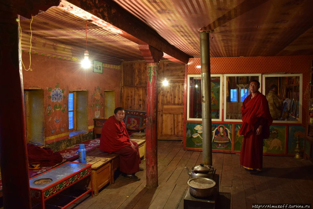 Дом в Восточном Тибете, в котором жил 17-й Кармапа Меныщян, Китай
