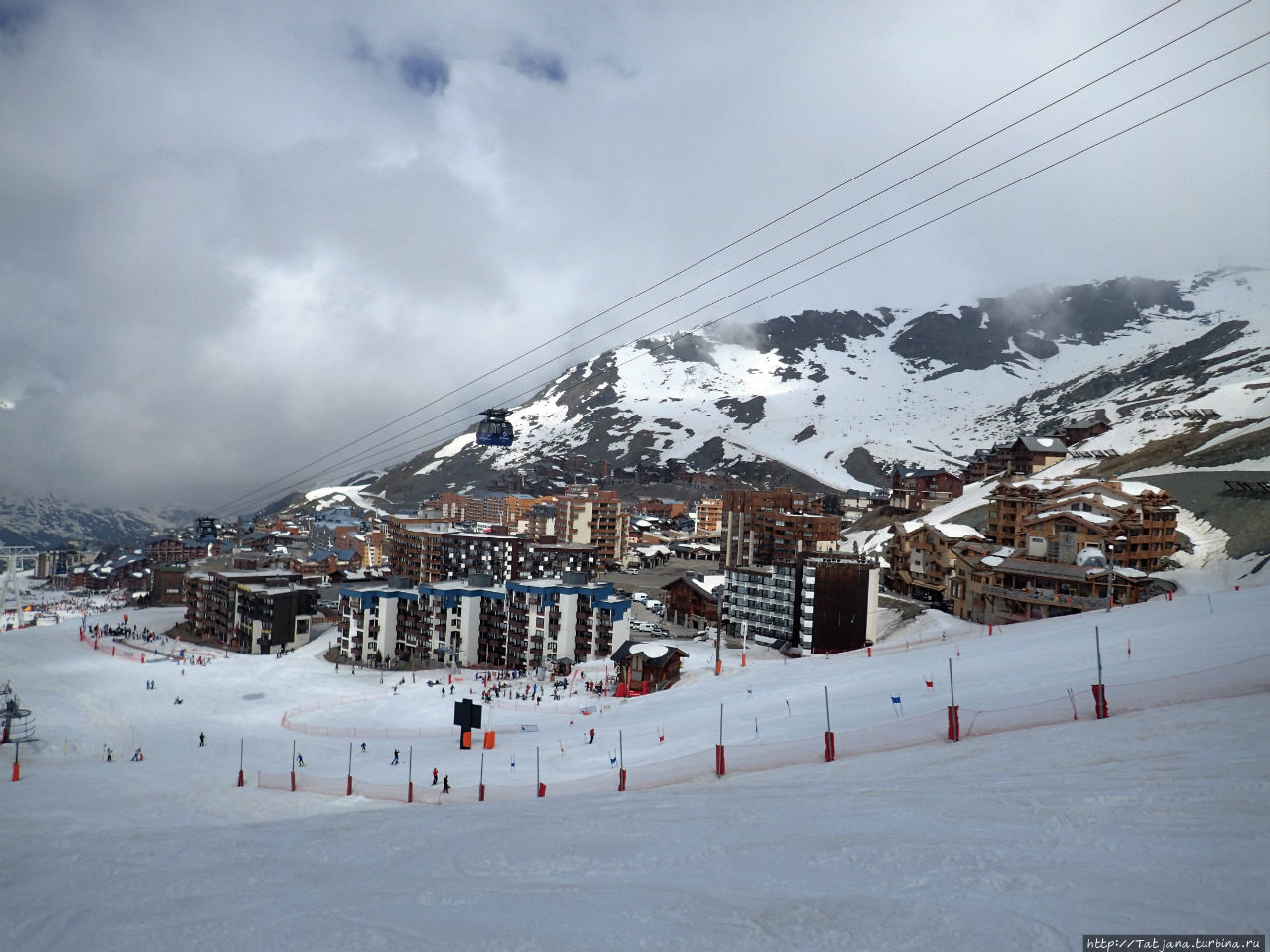 Три Долины в конце апреля -деревня Val Thorens Три Долины, Франция