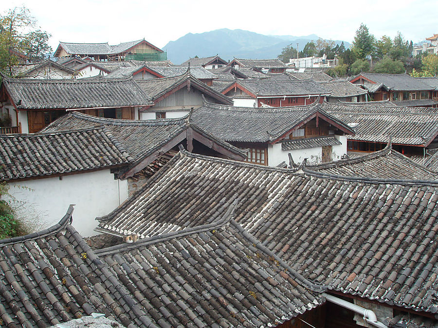 Над крышами Лицзяна Лицзян, Китай