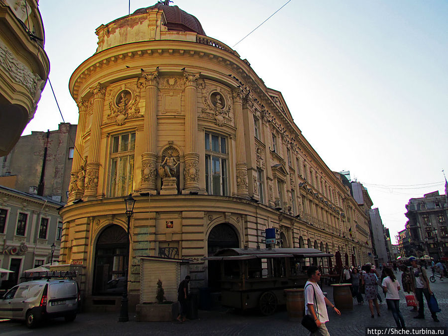 Исторический центр Бухареста — банк, музеи, кафешки... Бухарест, Румыния