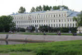 Итальянский дворец, построенный для Великого князя Меньшикова. Бывшее штурманское училище.