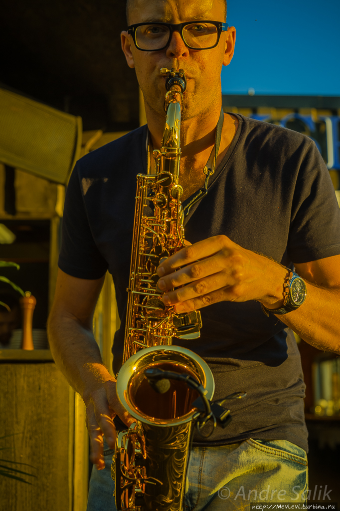 Талантливый саксафонист Рига, Латвия