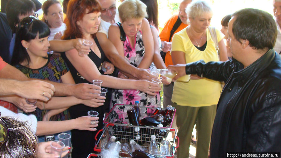 Фотография золушка курит. Мем золушка курит. Возмутило общественность. Возмутило общественность. Возмутило общественность.